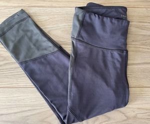NWOT Therapy SZ: SM Activewear Capri Leggings